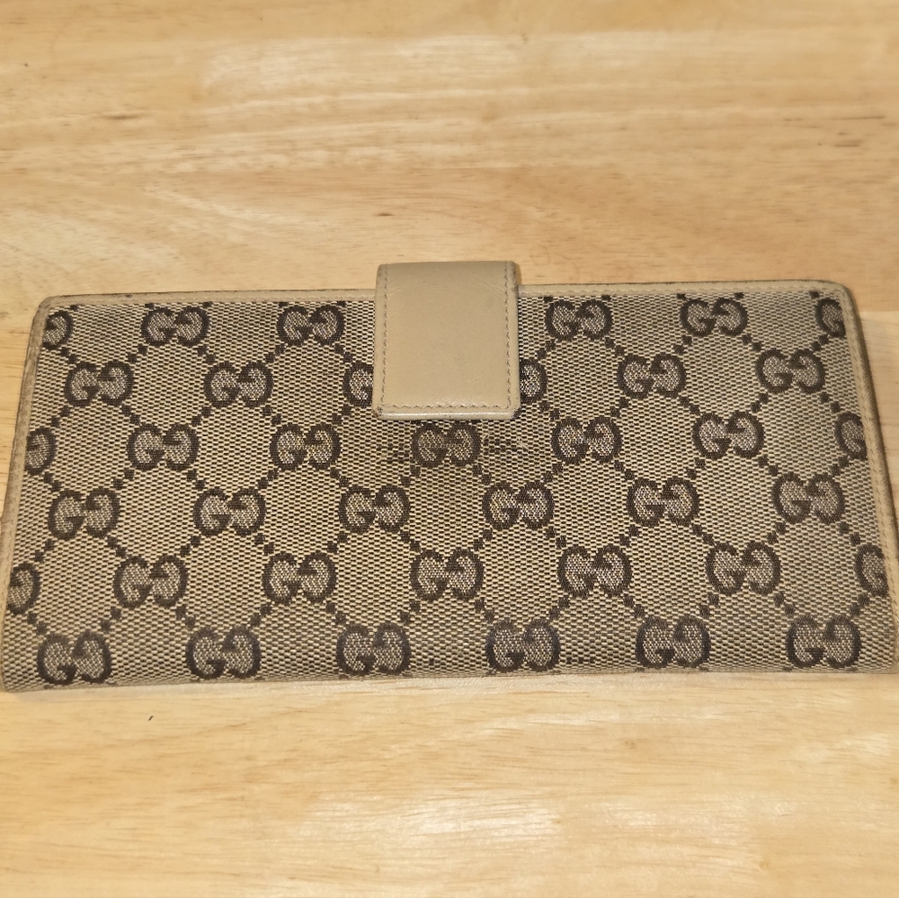 Gucci Beige Monogram Women's Bi Fold Wallet